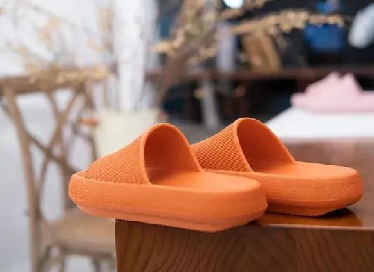 走在“云端上”的拖鞋，震撼脚丫的棉花级触感，一秒解压超柔软