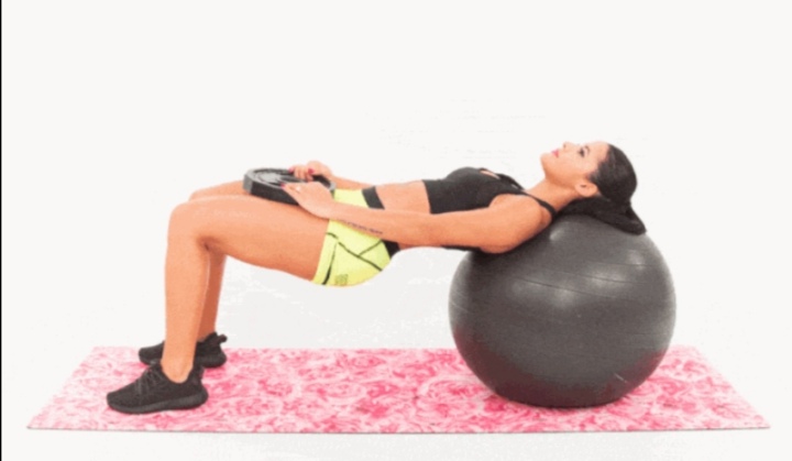 臀部不够圆怎么练,臀部不够翘怎么回事