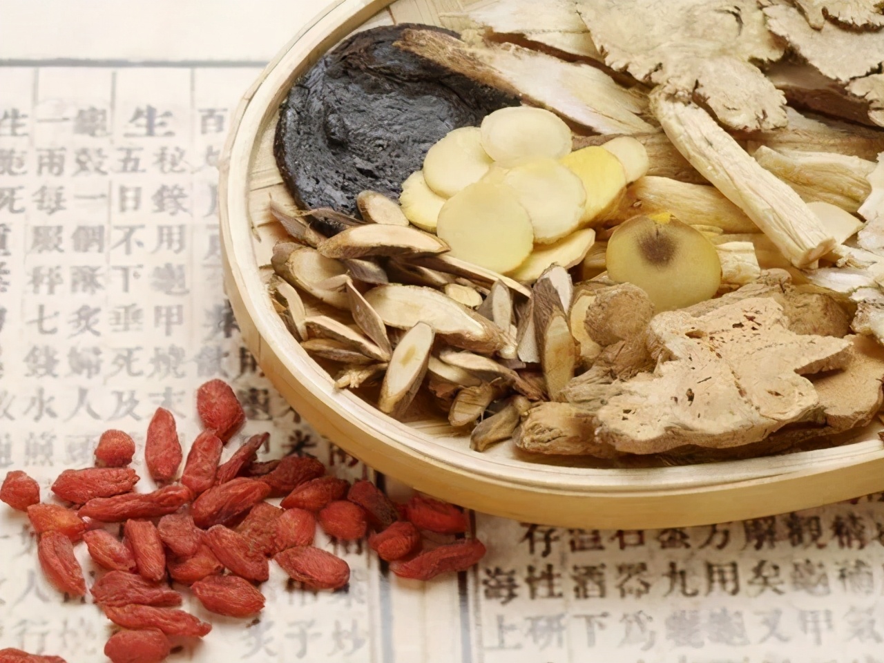 服中药期间月经颜色褐色,服中药时身体反应