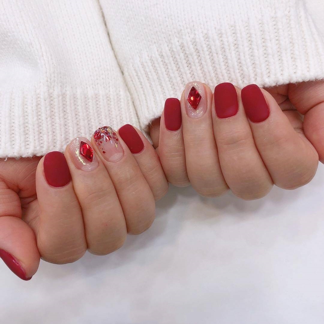 仙气女神范的红色亮片美甲，给你的“红指甲”加点仙气吧！