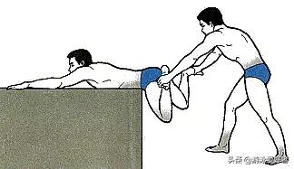 中老年人学蛙泳入门,学蛙泳蹬腿入门教程