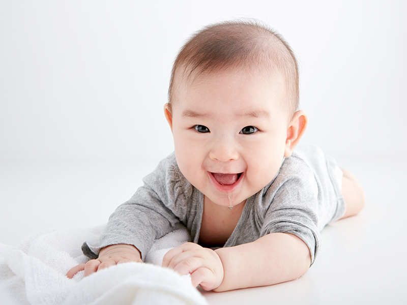 吐奶喘不上气怎么回事,吐奶睡不踏实要抱着