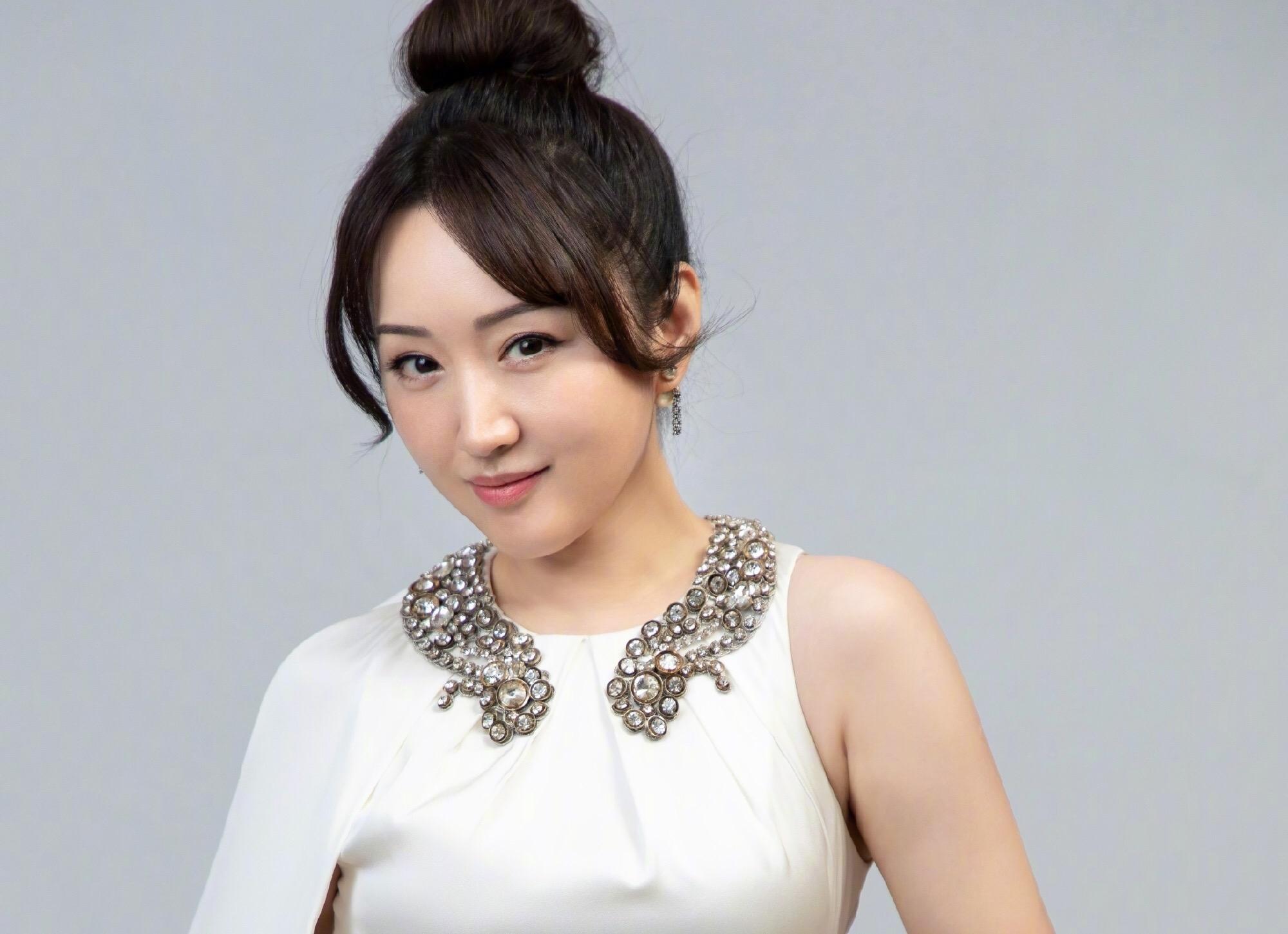 杨钰莹45岁不老照片,杨钰莹从1岁到50岁的容颜变化