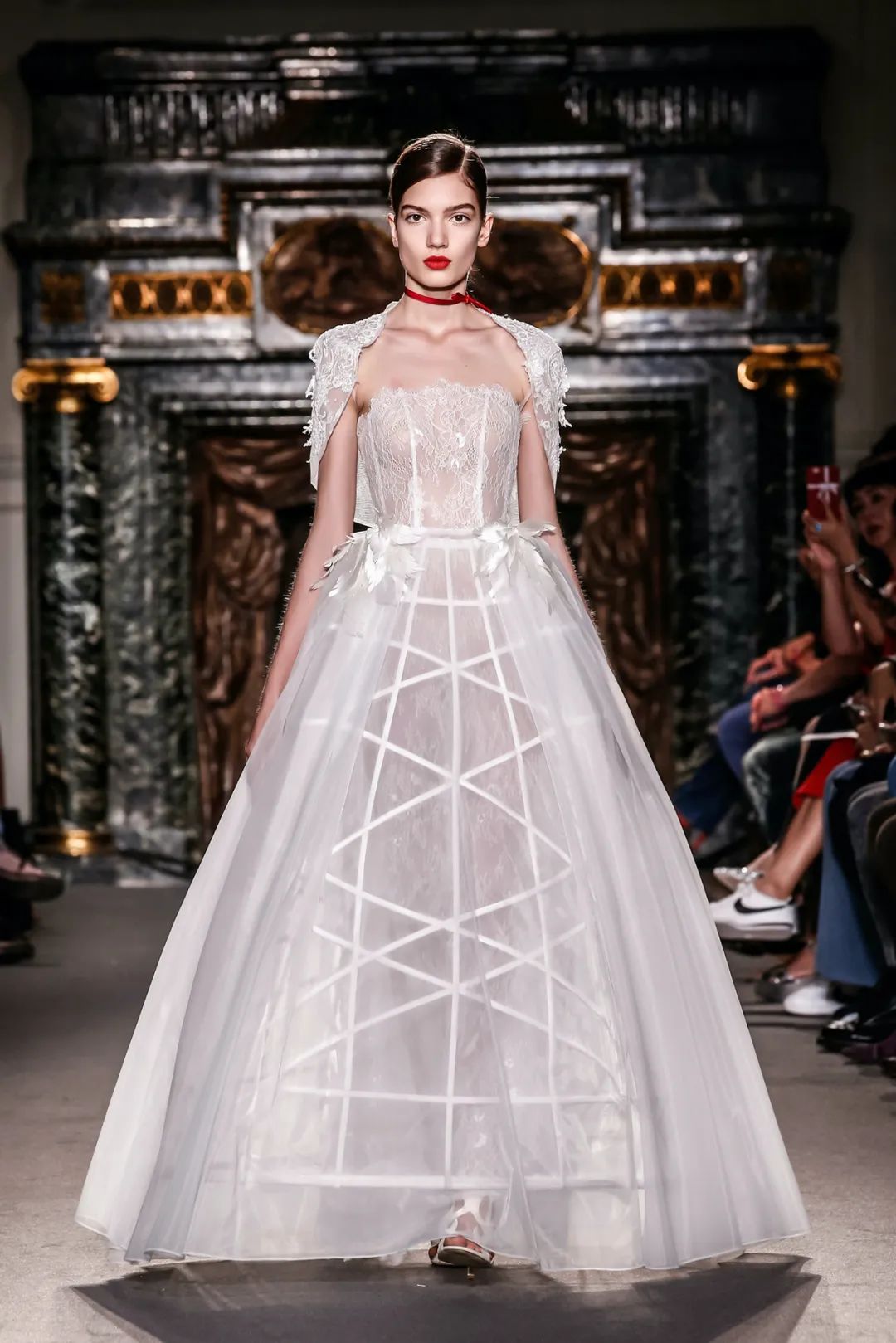 兰公子变身“巧手神探”百乐门老板娘|纸上刺绣,别具匠心