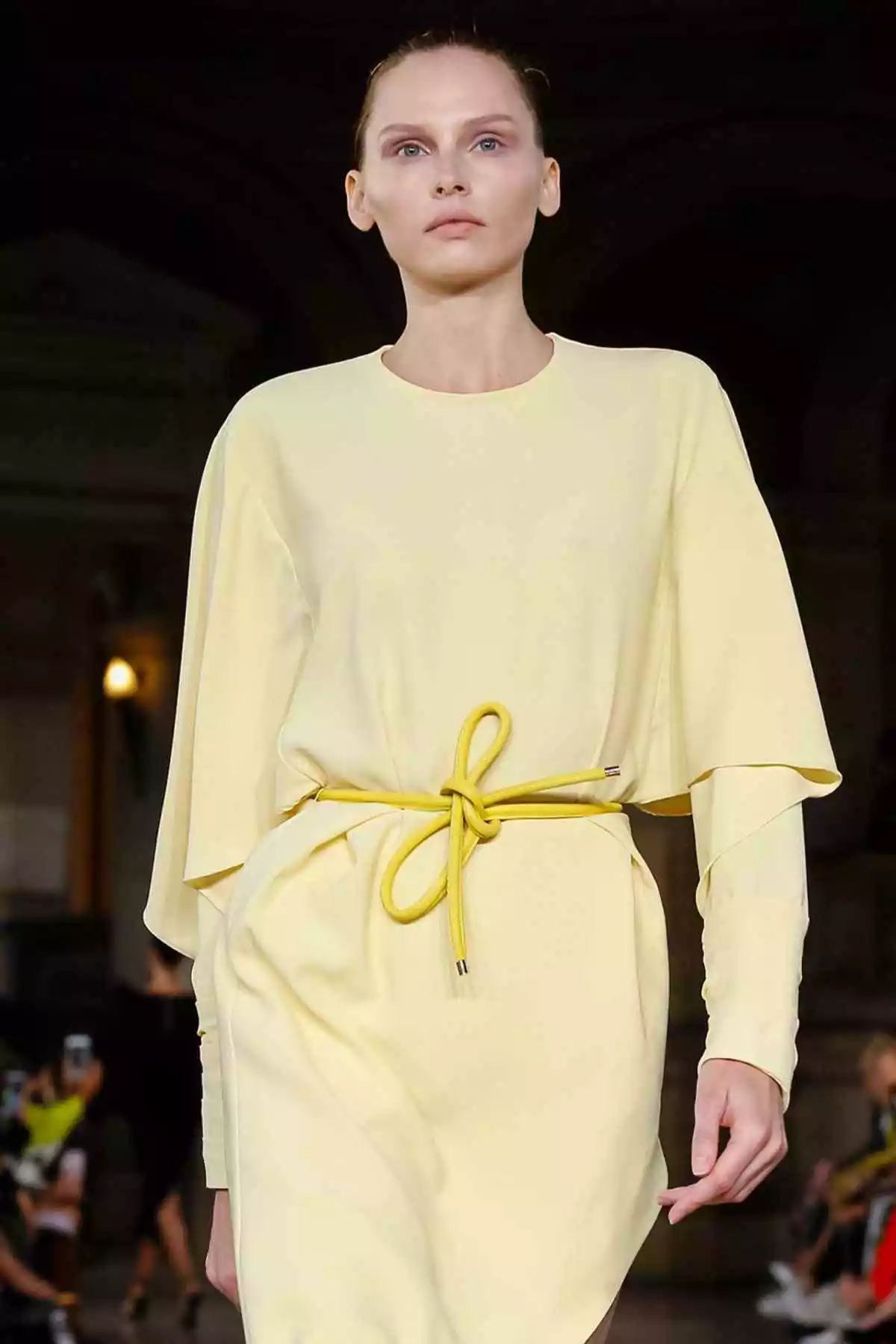 秋冬穿搭显腰线,冬天怎么穿显腰身有它就没问题