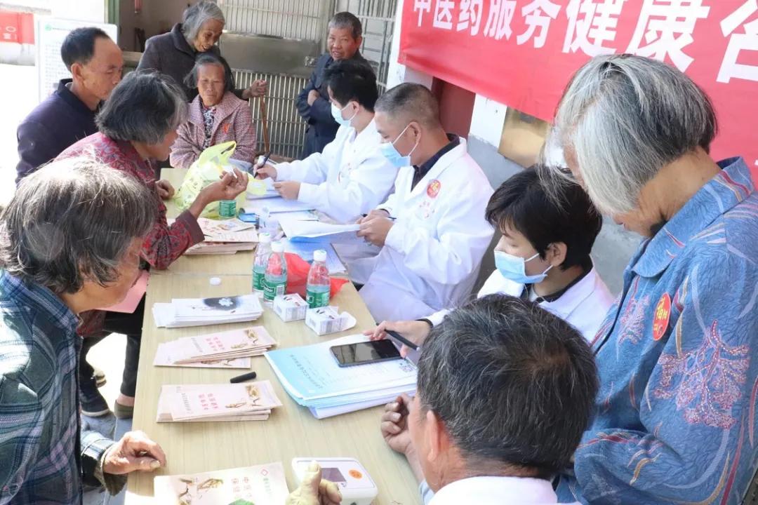 大爱无疆公益活动爱心在传递,爱心慈善协会爱心助学捐赠活动