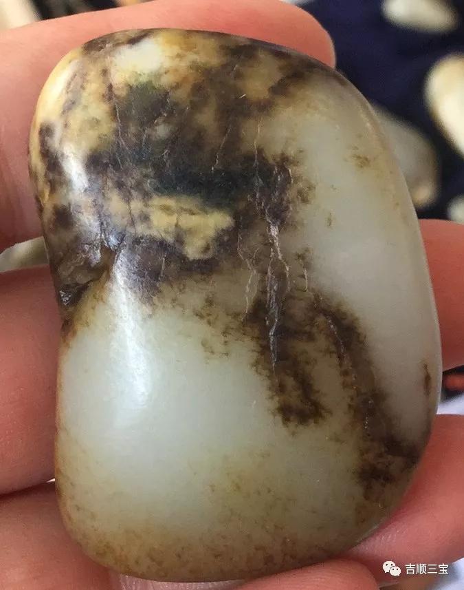 籽料原石很便宜吗,籽料买的时候没白点