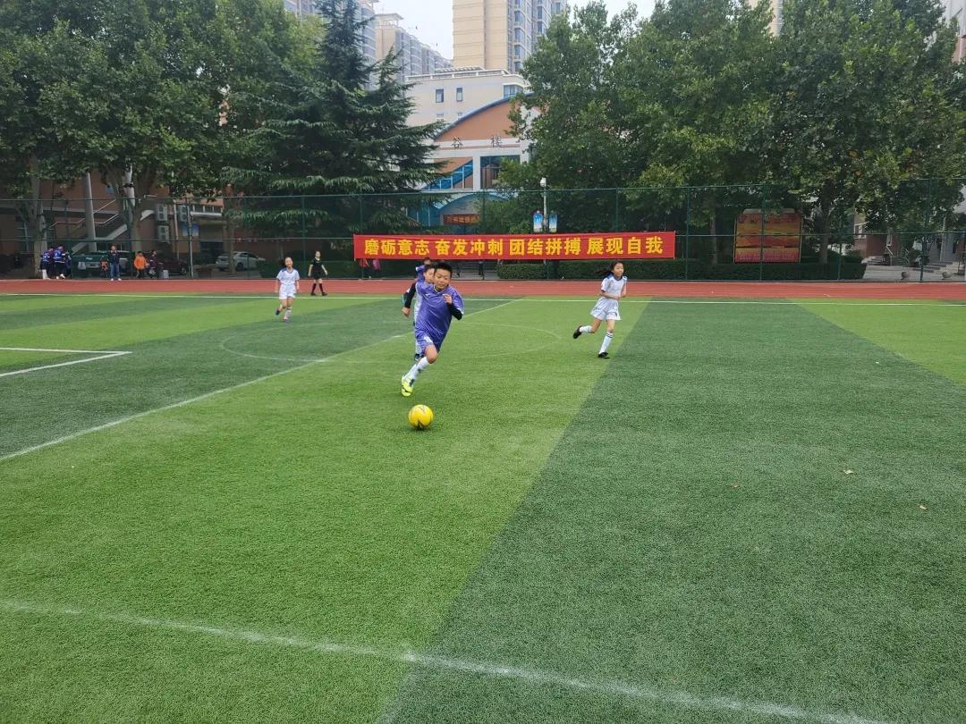祝贺孩子们校园足球赛勇夺冠军,学校足球联赛冠军喜报