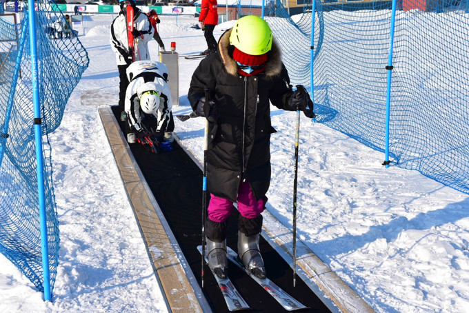滑雪爱好者齐聚长白山玩转冰雪季,滑雪高手聚集地