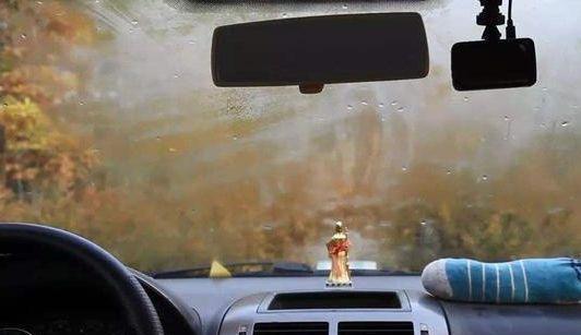 玻璃起雾最简单有效办法,老司机汽车防雾的方法