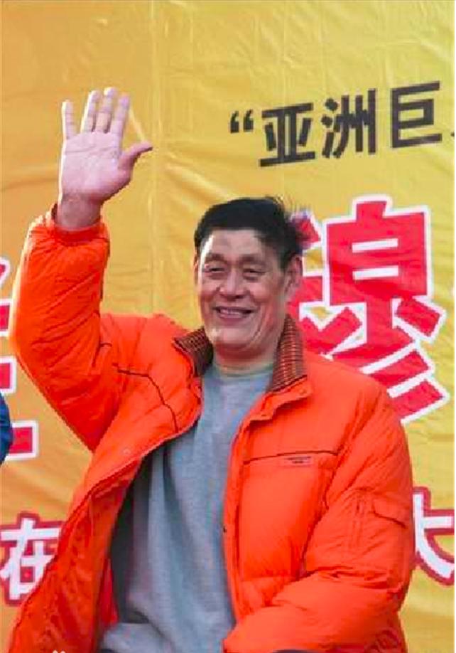 中国第一中锋穆铁柱,穆铁柱墓地