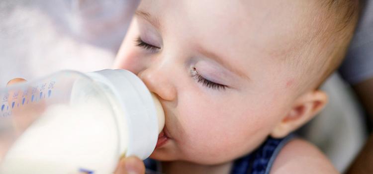 第一次当妈妈该怎么恭喜呢,第一次当妈妈怎样给孩子喂奶