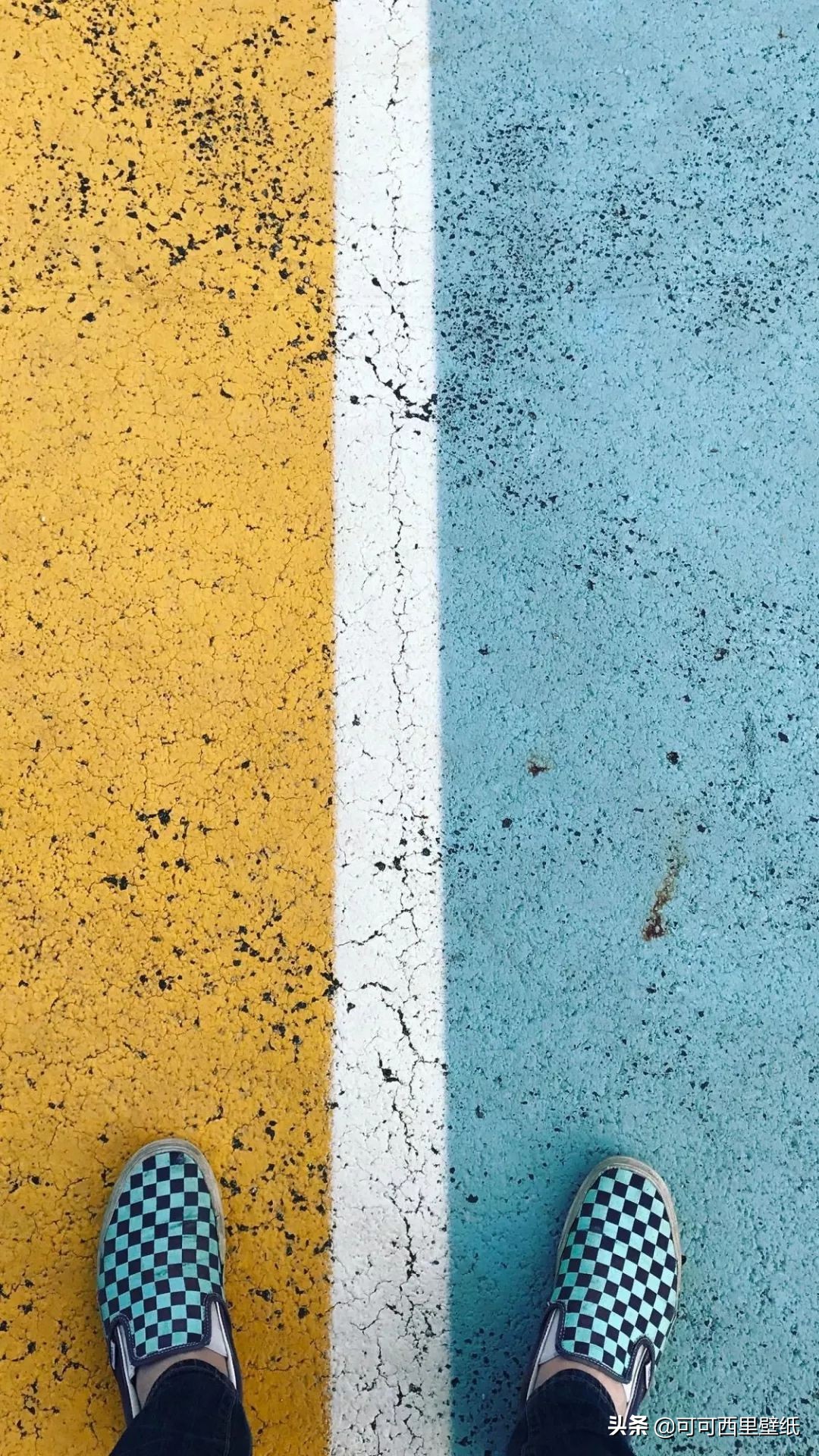 最近比较火的微信聊天背景,微信黑背景如何换成白背景