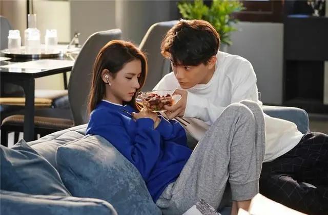 如果儿子发现妈有暧昧对象怎么办,发现母亲和别人聊天怎么办