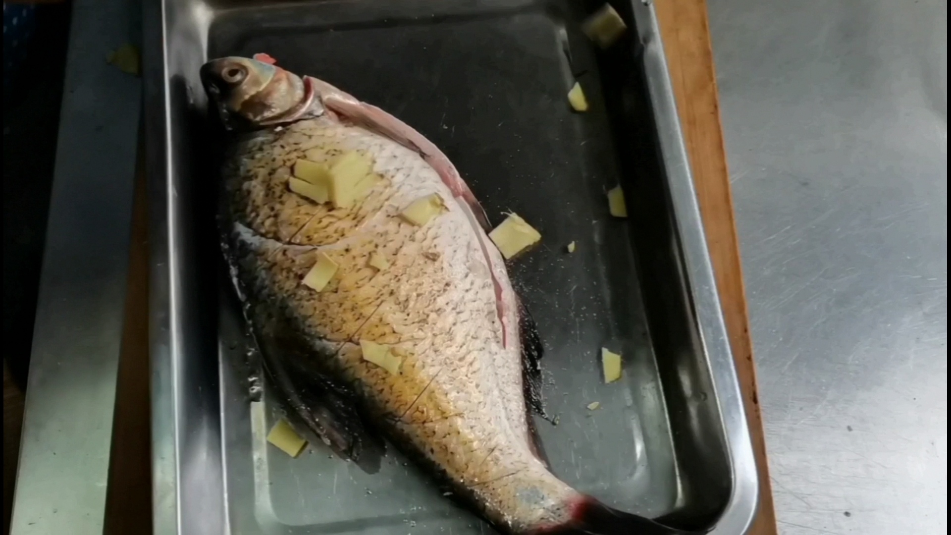 在家做红烧鱼怎么做才好吃,红烧鱼这样做味道鲜美好吃又入味