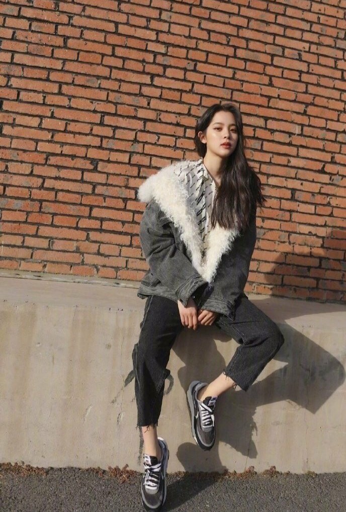 盘点娱乐圈00后漂亮妹妹们的穿搭，有你中意的那位吗？