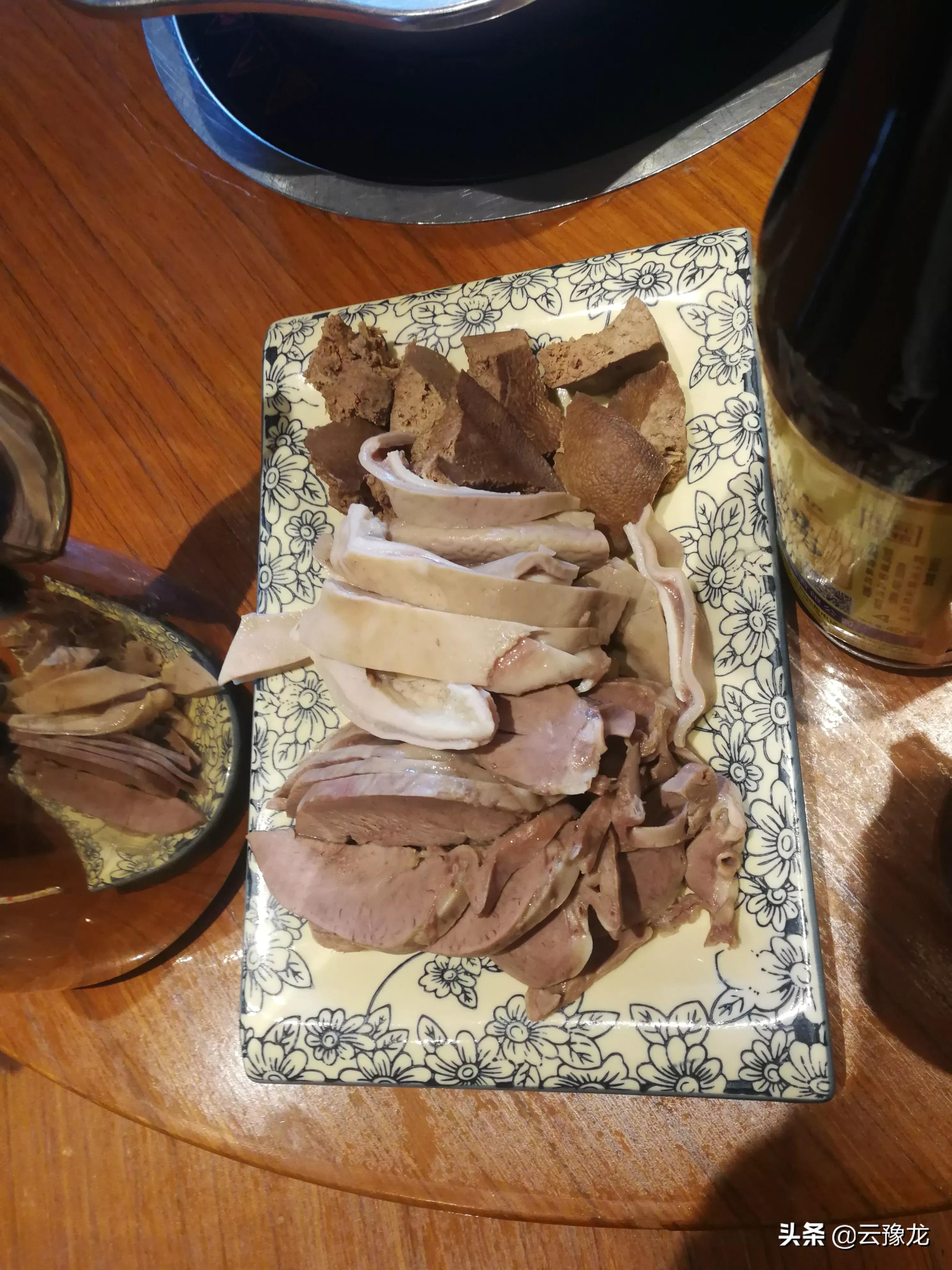 正宗东北杀猪菜视频,东北杀猪菜血肠视频