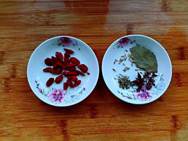 牛骨汤里可以放山药和萝卜吗,牛骨汤可以放当归和萝卜一起吗