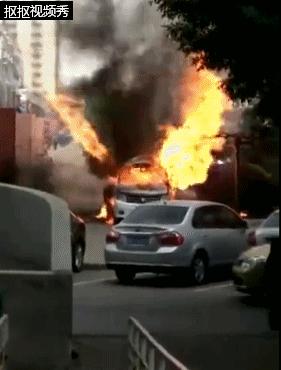 家里爆炸整栋楼都塌了,女子独自在家突然爆炸