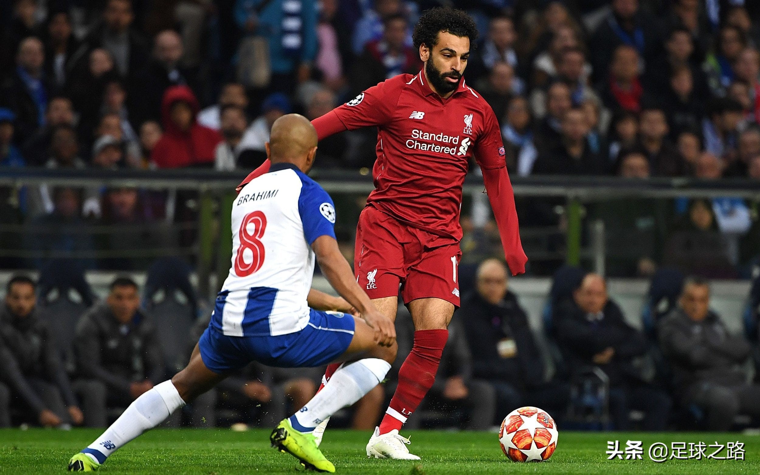 花式足球穿裆技巧,如何足球穿裆过人