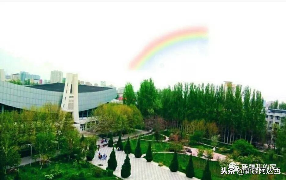 伊犁师范大学匆匆那年,终于等到你萨克斯演奏