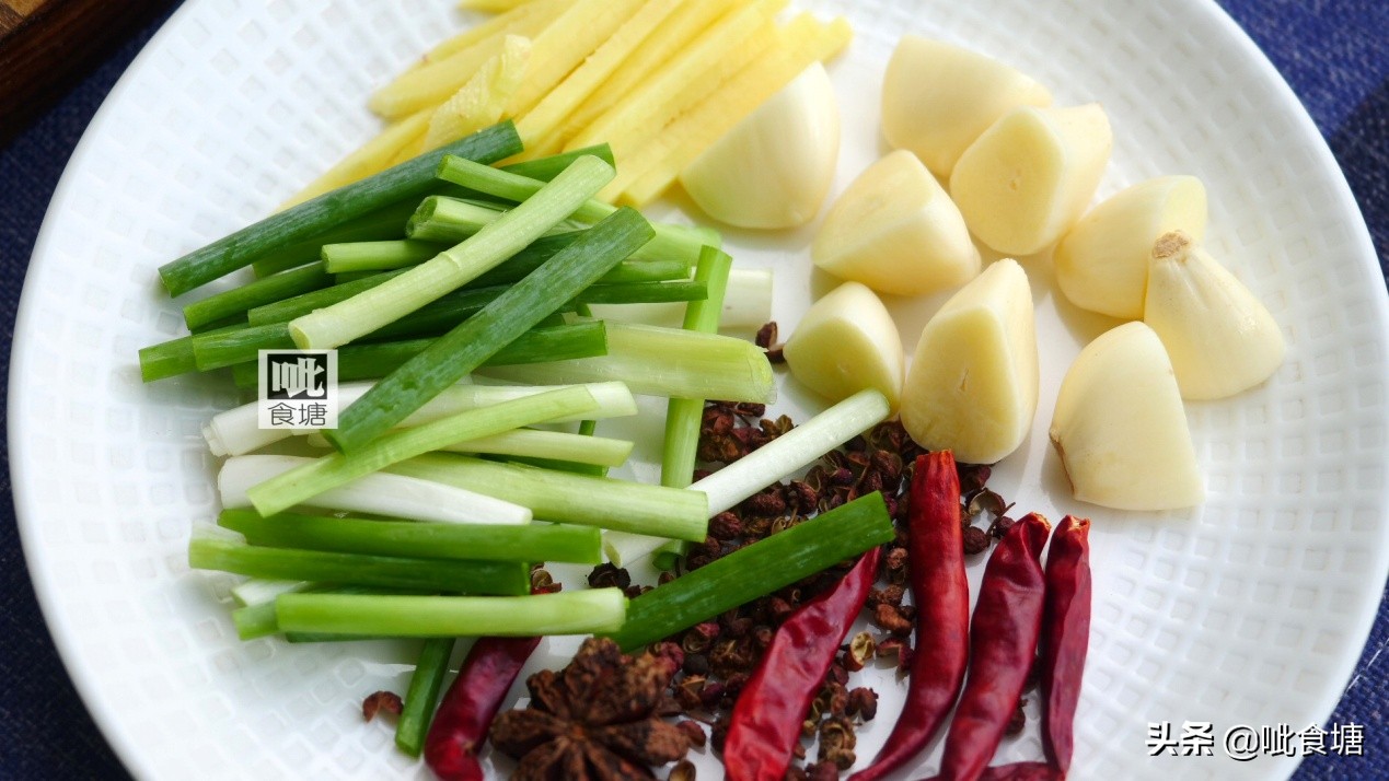 螃蟹跟什么炒好吃呢,螃蟹和什么搭配炒好吃窍门