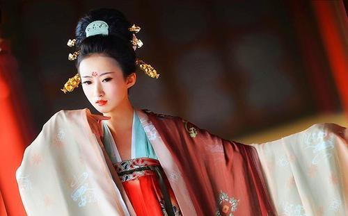 魏忠贤号称九千岁，权势遮天，为何还斗不过年仅17岁的崇祯皇帝？