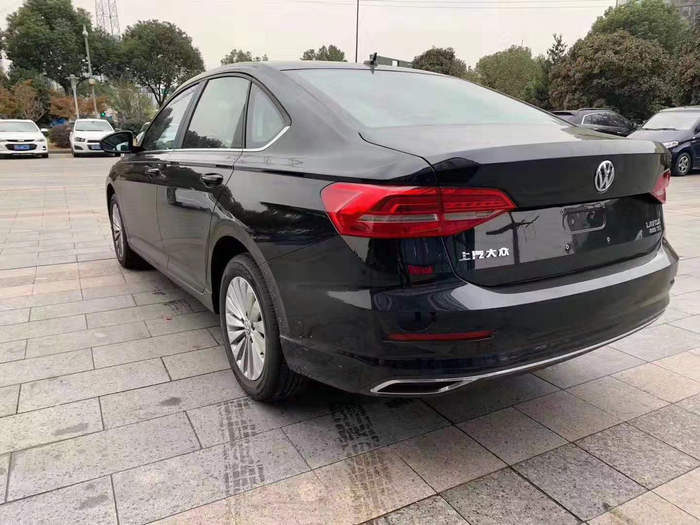 新款朗逸实车测评,朗逸经典版外观对比帕萨特