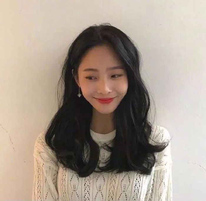 脸型长脖子长适合剪短发,脸型比较小适合剪短发吗