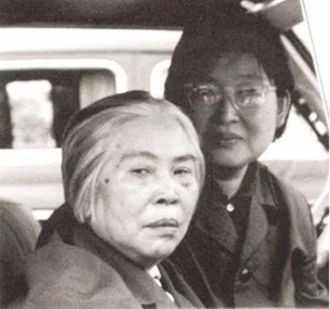 李敏结婚当天：毛主席主婚，*子珍贺**未参加，婚房中的家具都是借的