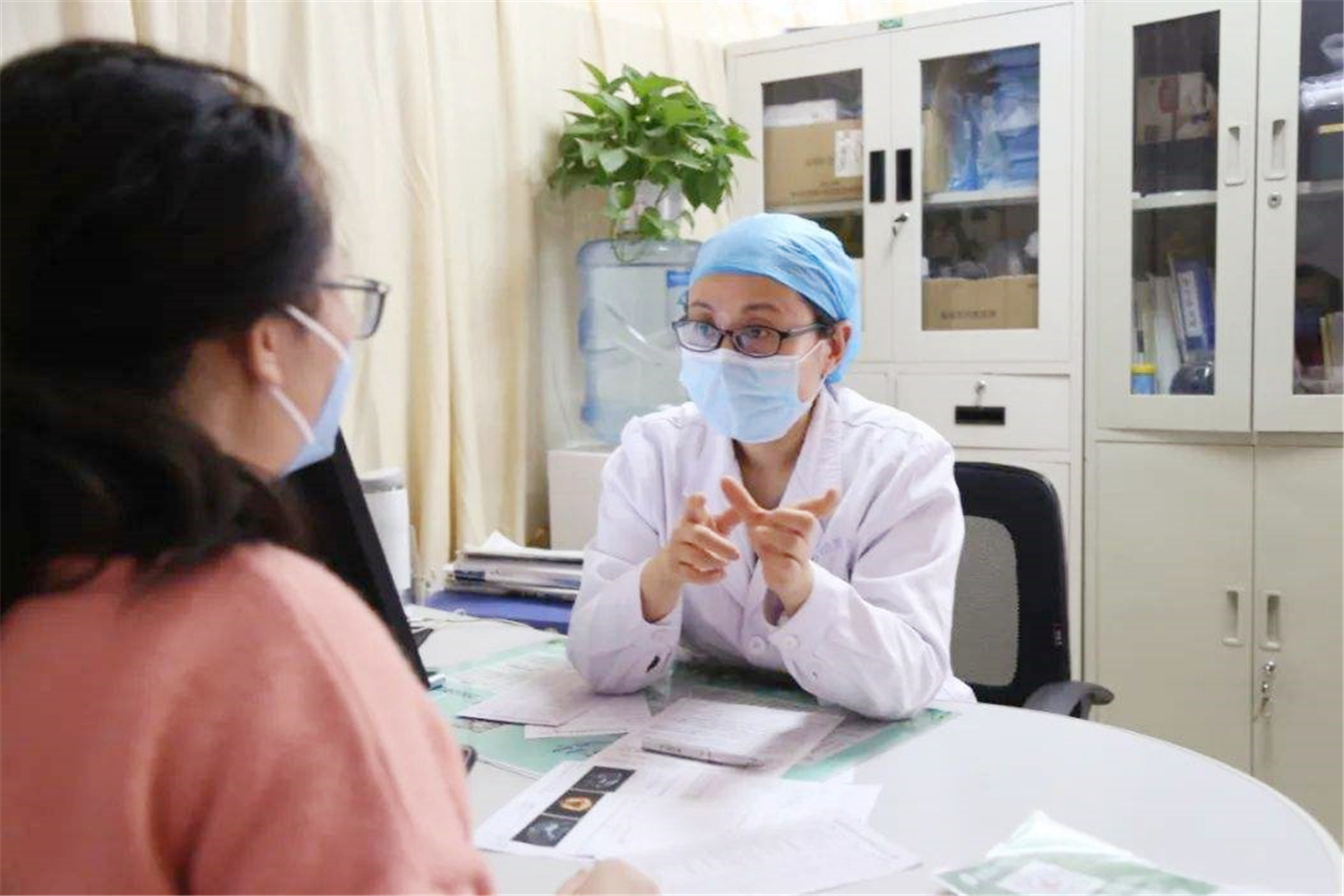 流产后坐小月子多久能洗澡,中医说坐小月子10天可不可以洗头