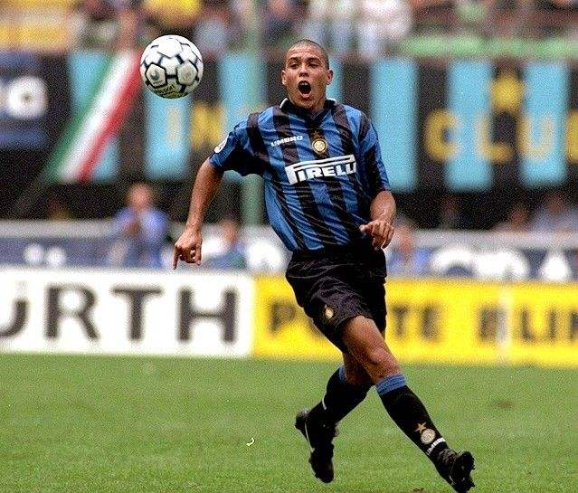 谁是足坛历史上进球最多的球员,谁才是足坛过人王