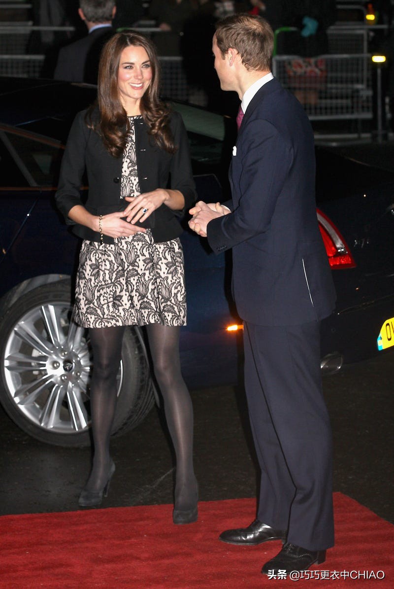 凯特近期穿搭照片,凯特zara蓝色格纹连衣裙