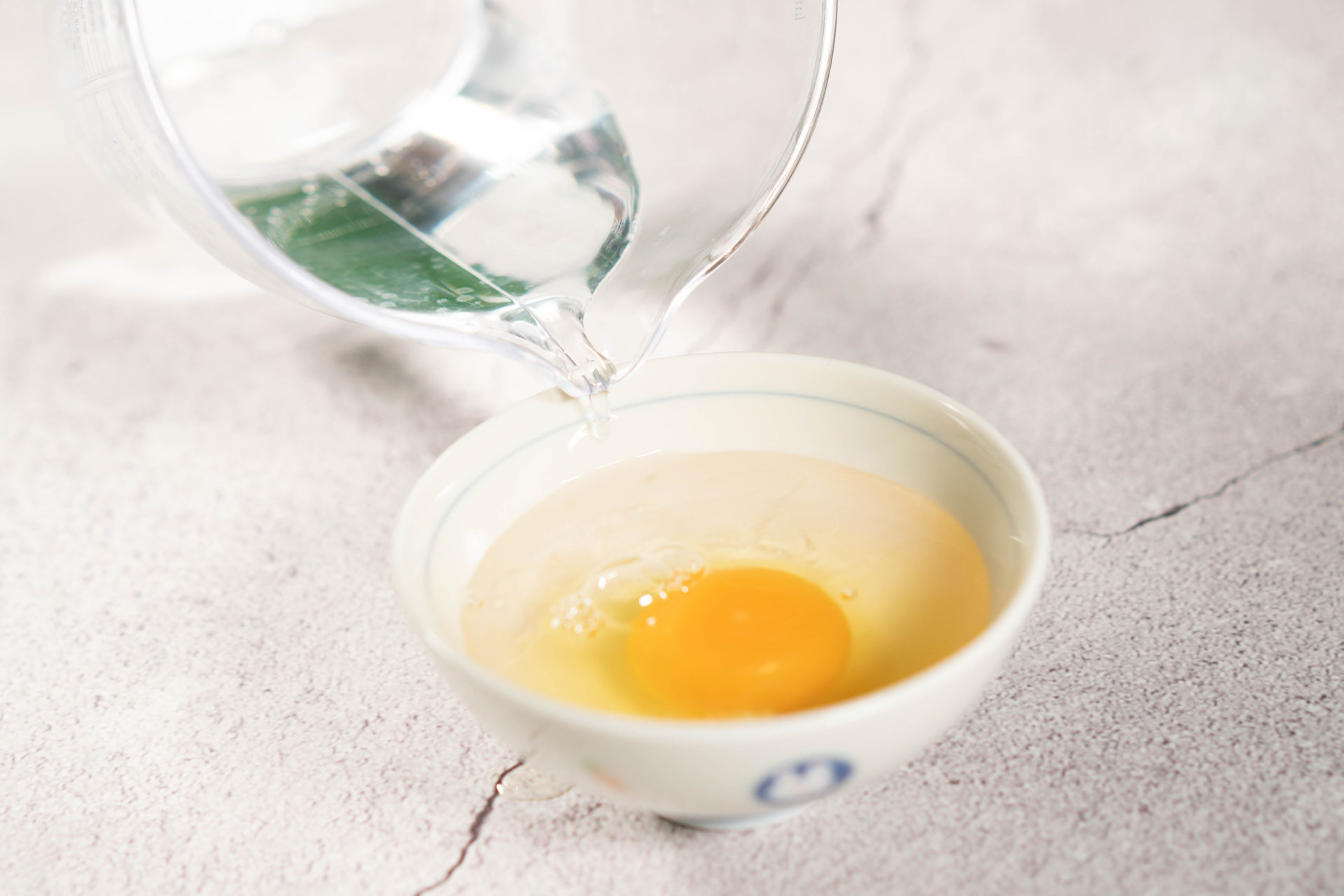 水波蛋｜微波炉水波蛋流心滑溜溜，45秒完成不爆炸关键是这样做