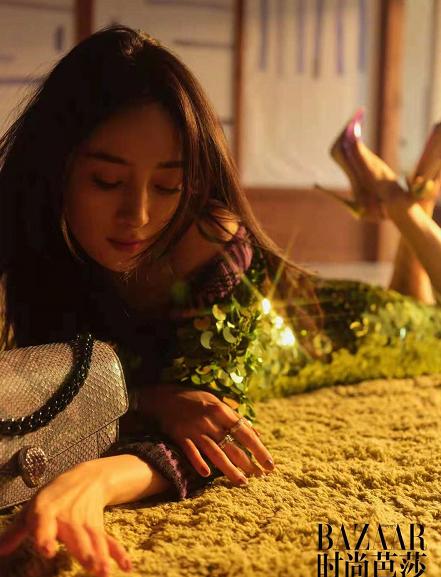 杨幂时尚大片大秀好身材,杨幂时尚大片秀长腿