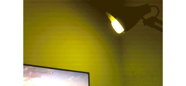 只需更换一个灯泡，即可让房间充满光污染，然后请开始你的表演