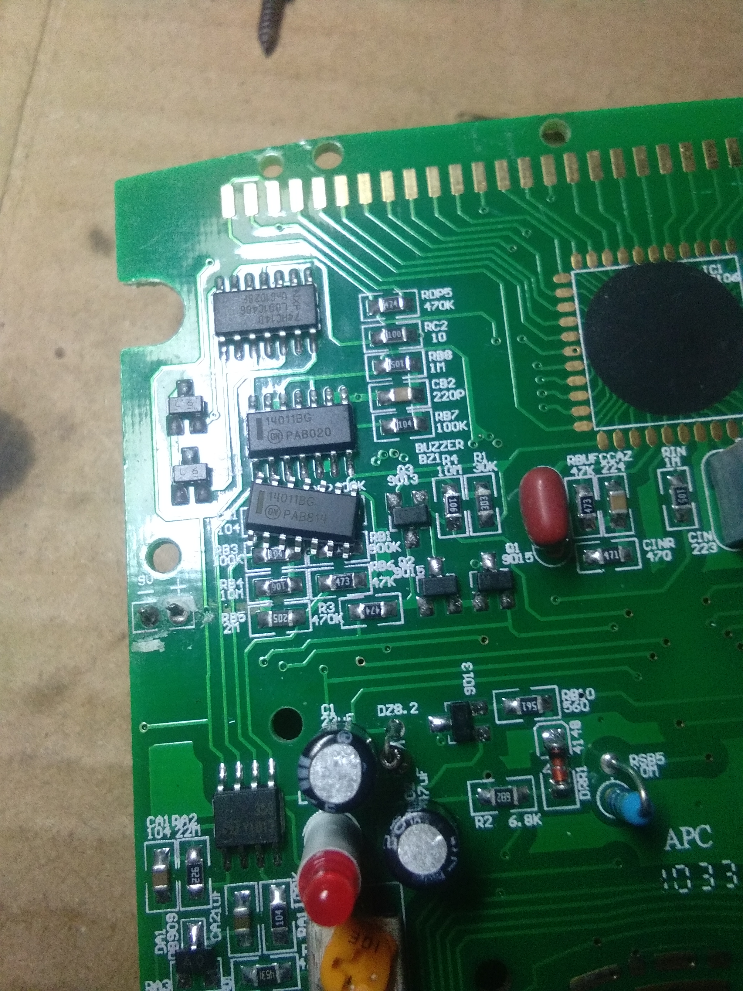 用万用表蜂鸣档测电容一直响,万用表蜂鸣器常响指示灯常亮