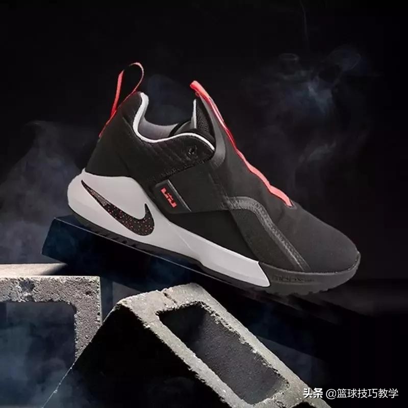 高帮篮球鞋更保护脚踝吗,有碳板不容易崴脚的篮球鞋