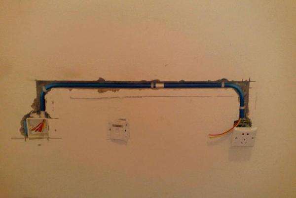 墙里的电线坏了维修视频,墙上电线烧坏了怎么接好
