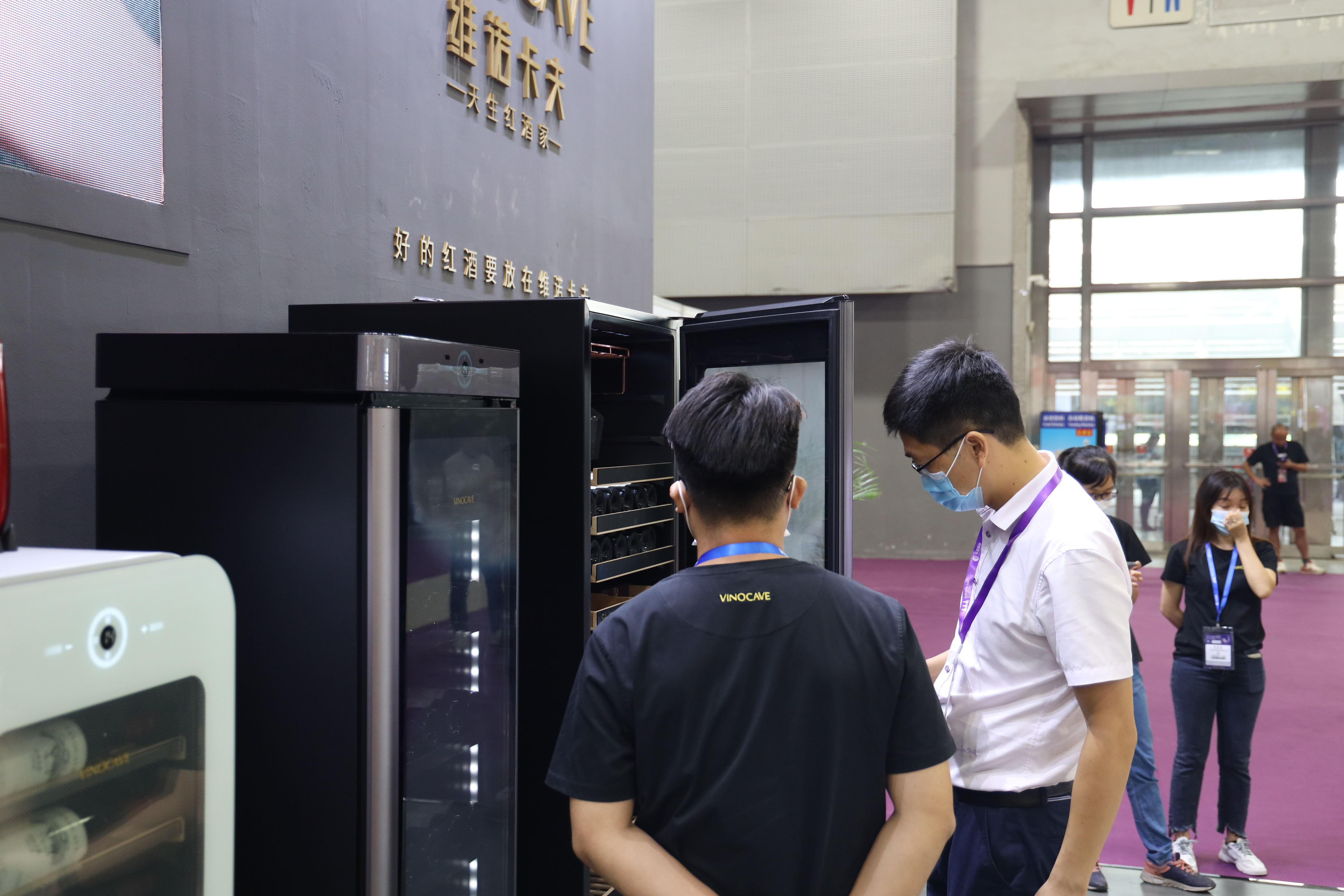 红酒柜艺术装置丨#7重境界#惊现广州国际名酒展