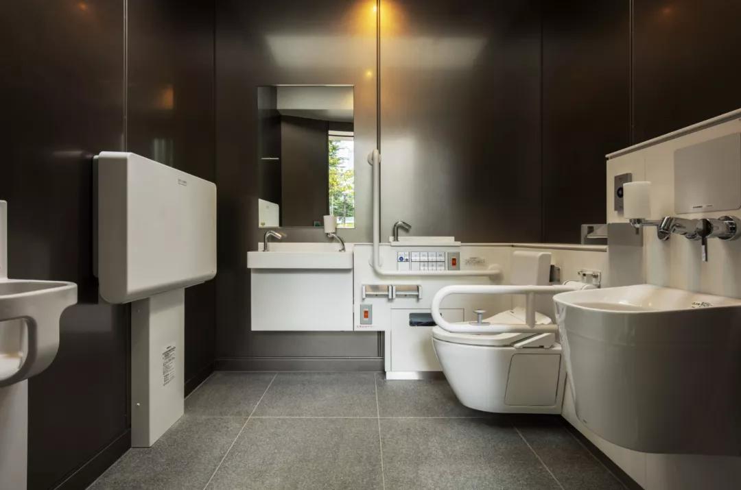 日本新型透明公厕,日本公厕设计