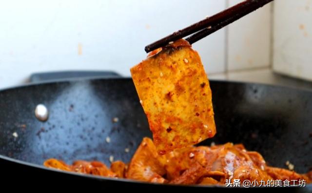 如何做辣条又干净又好吃教程,在家怎么做辣条吃的香脆