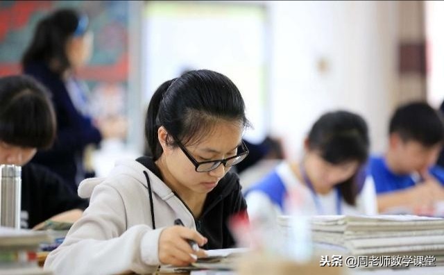 初中数学二次根式含答案,初中数学二次根式选择题讲解