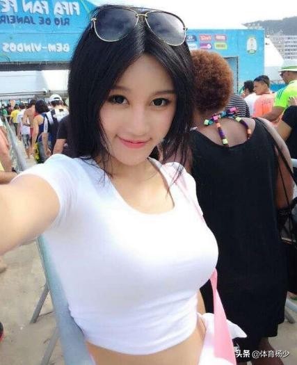 她是足球宝贝，因世界杯“上围夹手机”走红，如今转型成为董事长