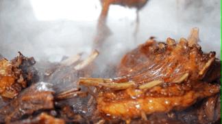 柴火灶铸铁大锅,大铁锅炖羊肉面