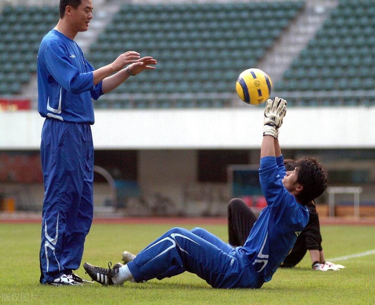 中国足坛传奇球星有哪些,中国足坛传奇球员