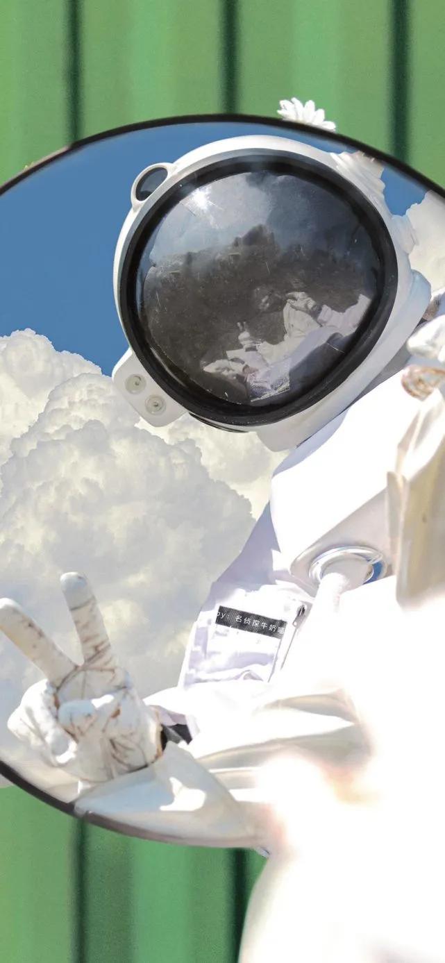 宇航员文案短句干净,宇航员返回地球文案
