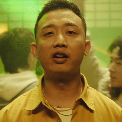 “真香鼻祖”化身新裤子、GAI迷弟，反转演绎乐堡啤酒式“真香”