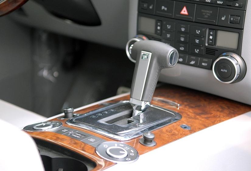 途锐减配,途锐脱缸