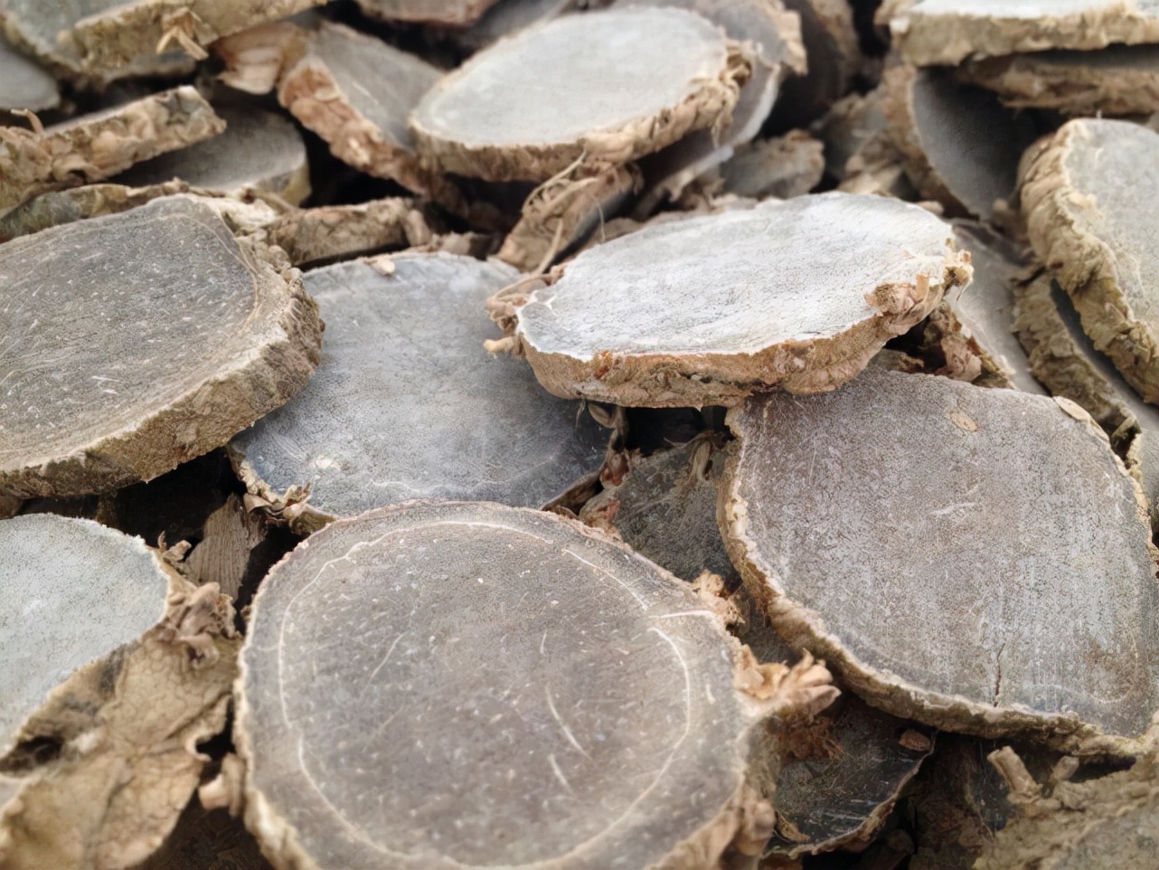 三棱莪术具有的功效是什么,三棱莪术对女性有什么影响